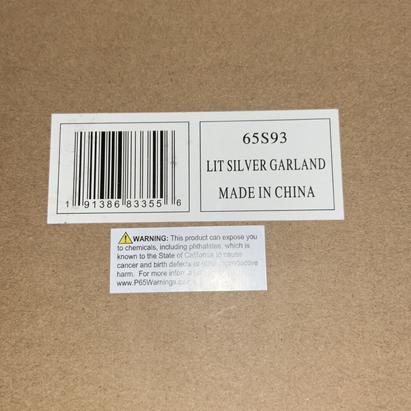 Indoor/Outdoor Silver Metallic Garland with Dual-Function Lights - Picture 4 of 5